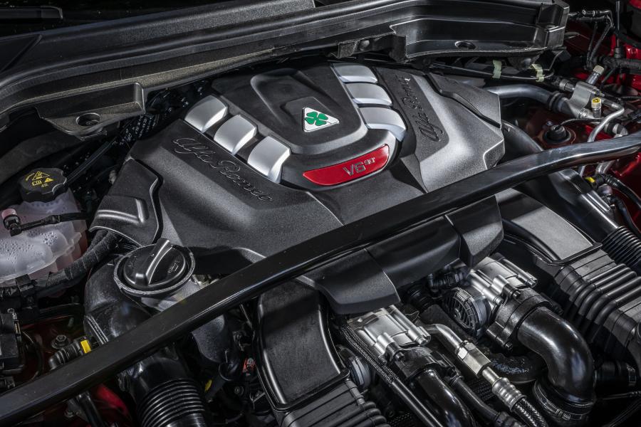 Моторный отсек Alfa Romeo Stelvio Quadrifoglio (949) 2020 года  (WW) (фото 50 из 55)